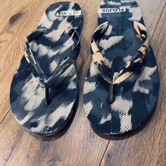 Fojos Flip Flops! - Picture 3 of 3